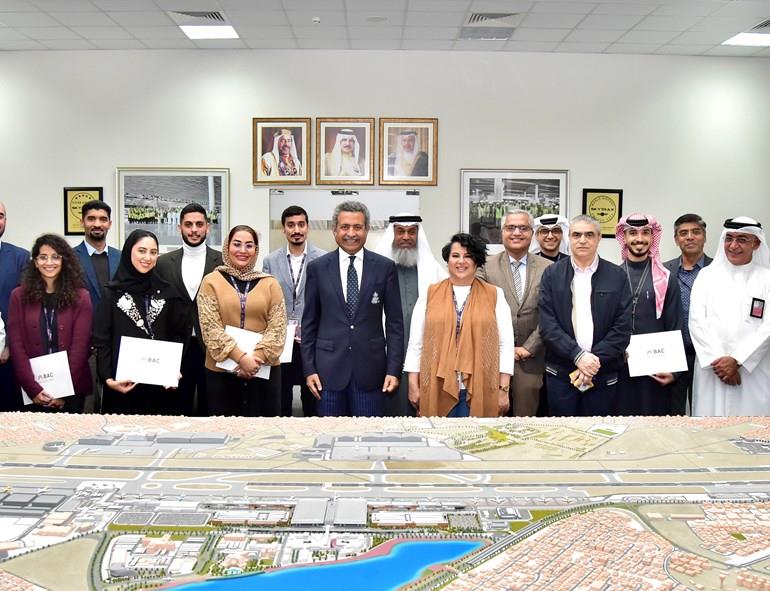 شركة مطار البحرين تكرم عددًا من الموظفين المميزين