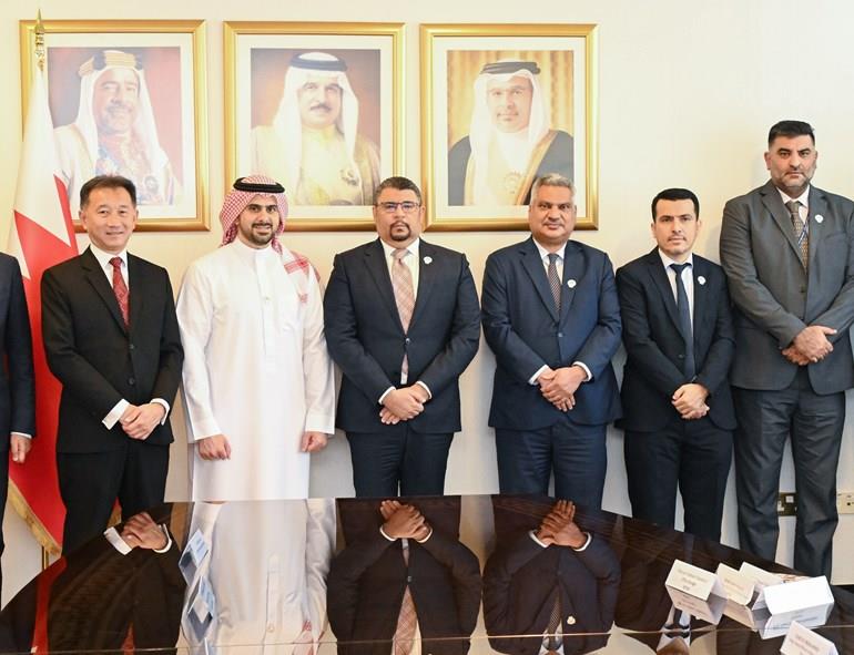 وزارة شؤون الكهرباء والماء ومجموعة طيران الخليج توقعان إطار عمل لشراكة استراتيجية في تعزيز استخدام الطاقة المتجددة وكفاءة الطاقة