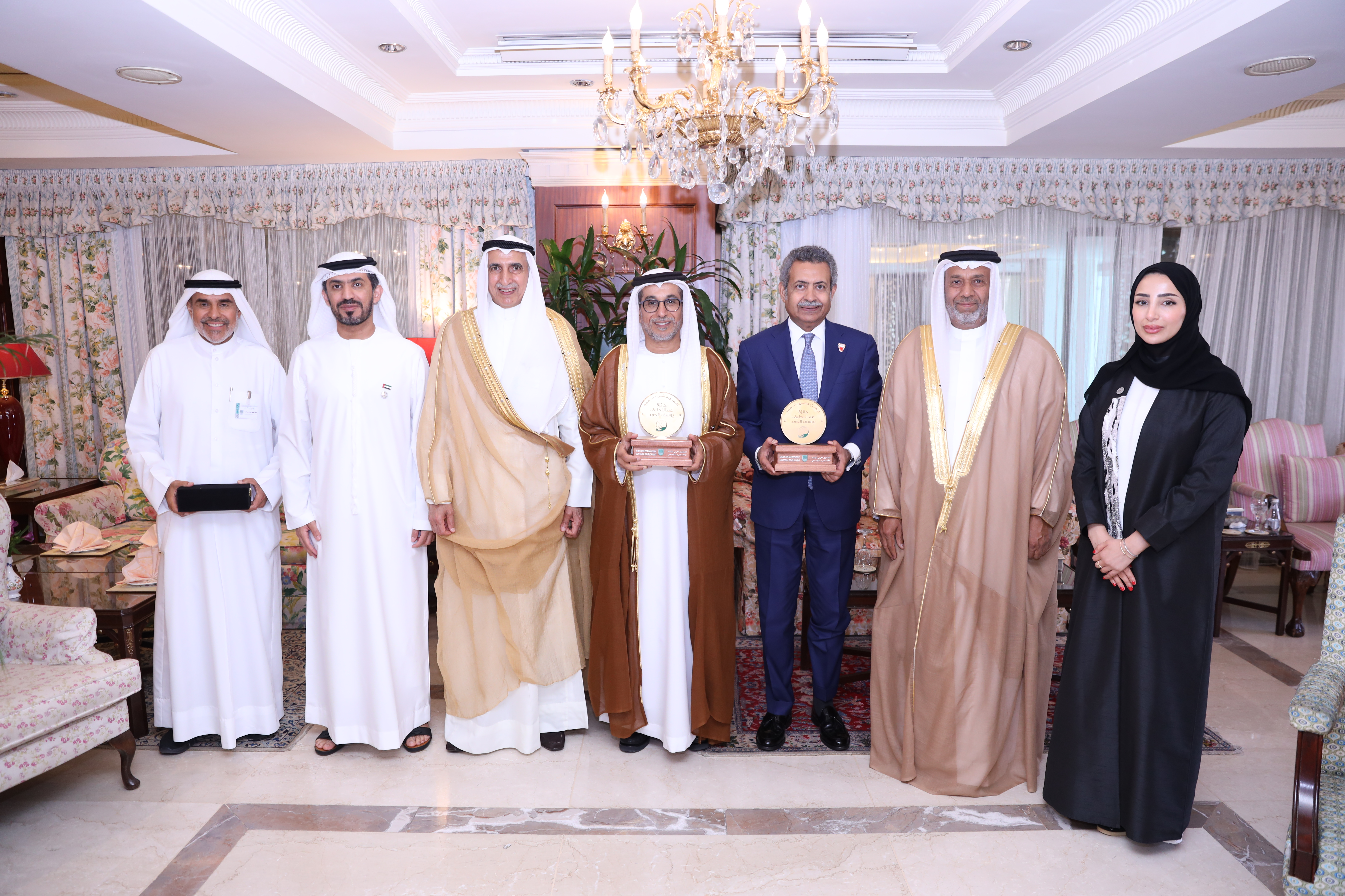 شركة مطار البحرين وصندوق أبوظبي للتنمية يحصدان جائزة عبد اللطيف يوسف الحمد التنموية